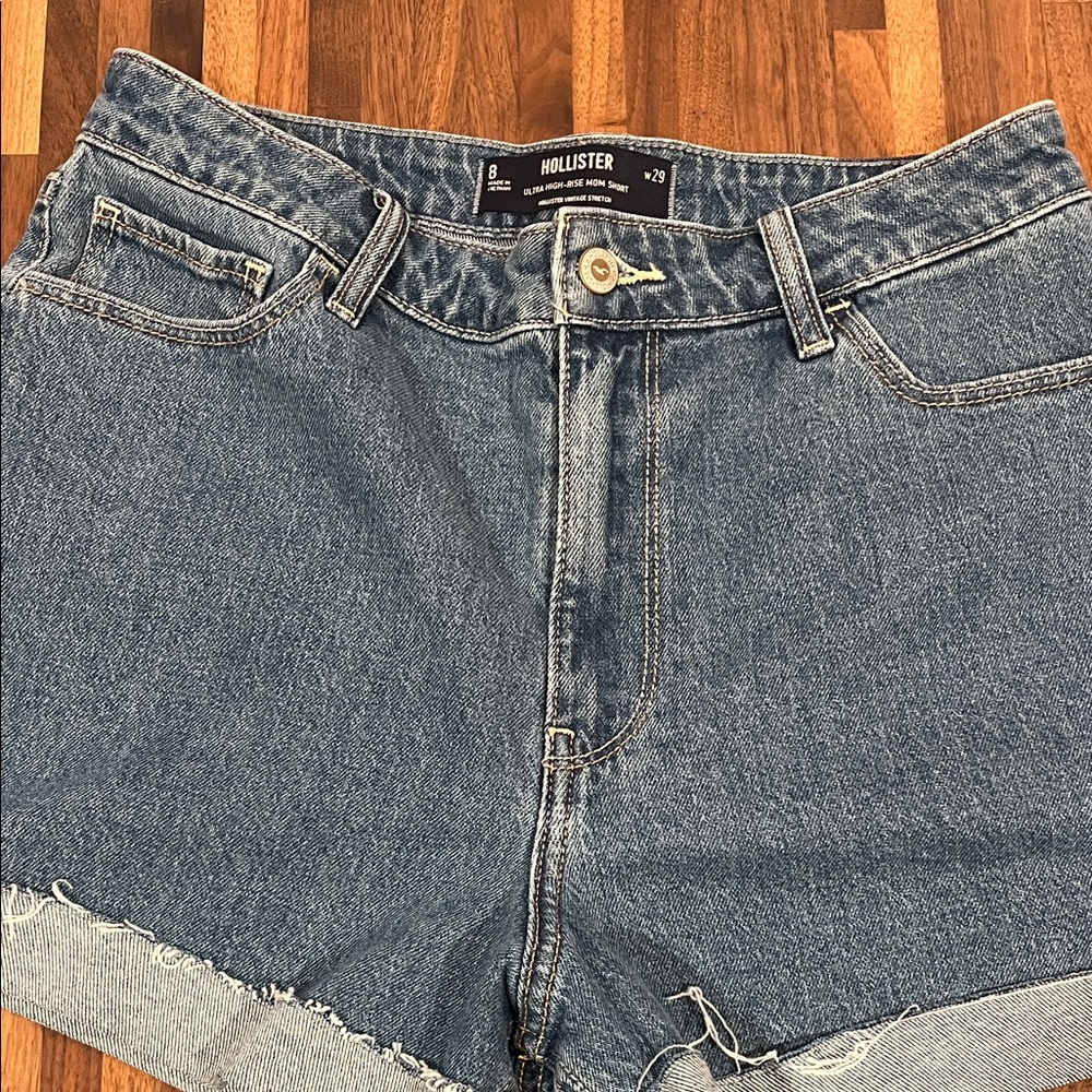 Hollister Women's ultra high rise mom short like new